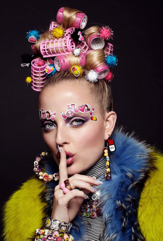 Illustration for article titled I AM WEIRD. YOU ARE WEIRD. LETS ALL GET WEIRD : A BIZARRE HOLIDAY PARTY LOOKBOOK